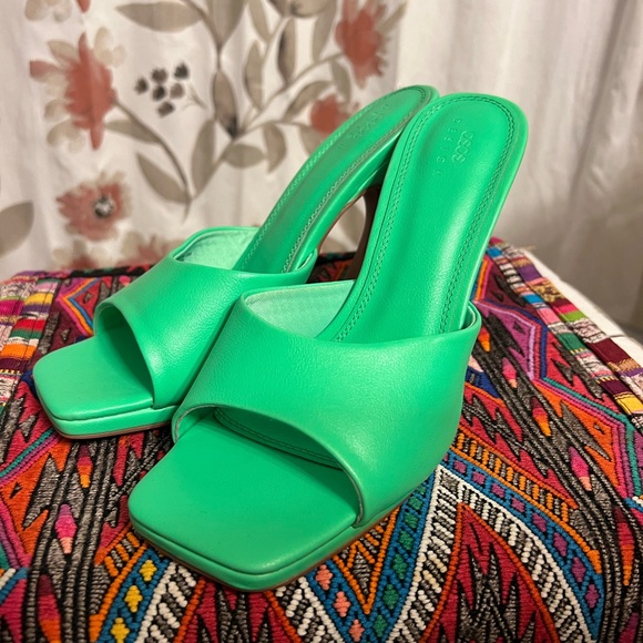 Amazing Green Heels 👠 - Picture 3 of 4